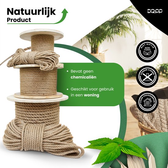 Pile de corde en jute sur des bobines en bois. Textiles et plantes en arrière-plan. Icônes pour non-toxique et pour usage domestique.