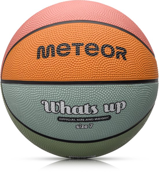 Basketbal met "Whats up" opdruk. Panelen in het roze, oranje en lichtblauw. Officieel formaat 7.