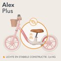 Roze loopfiets met bruin zadel, rotan mandje en lichte constructie van 3,4 kg.