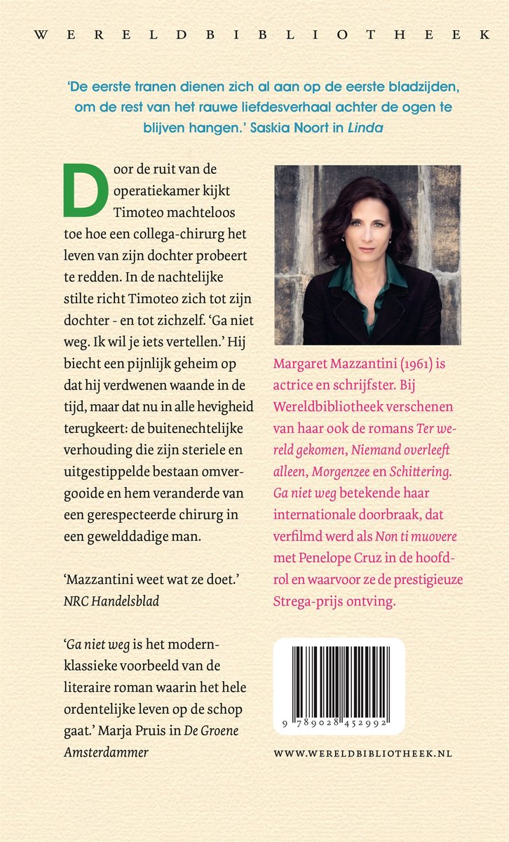 Achterkant boek. Foto van Margaret Mazzantini. Tekst over het boek 'Ga niet weg' en de auteur. Boekencovers van eerdere werken. Barcode.
