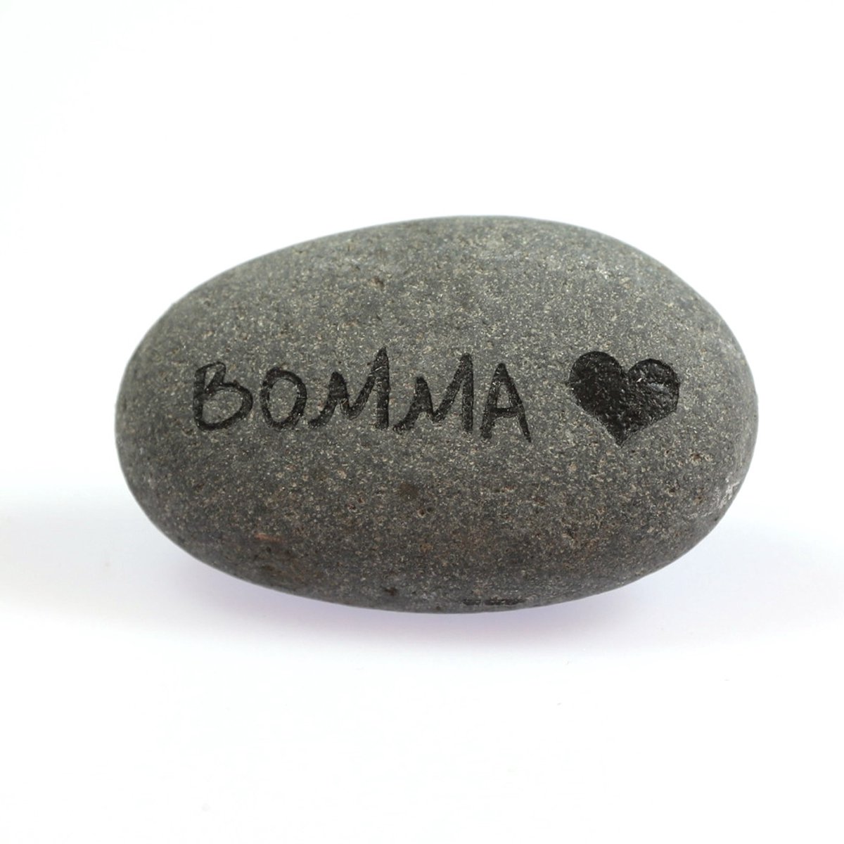Bomma steen - zwerfkei met diepe gravure en een hartje
