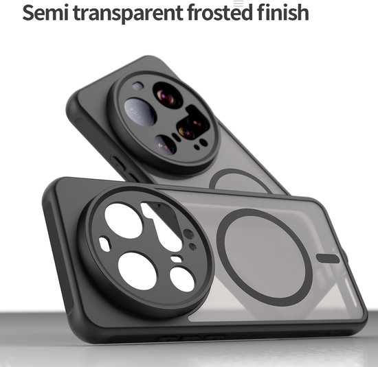 Twee zwarte telefoonhoesjes met semi-transparante frosted afwerking en openingen voor camera's.