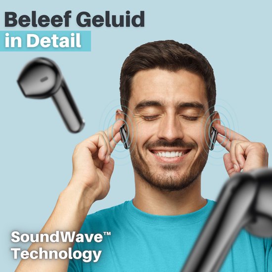 Man met gesloten ogen geniet van muziek via zwarte draadloze oordopjes. SoundWave™ technologie wordt weergegeven met geluidsgolven.