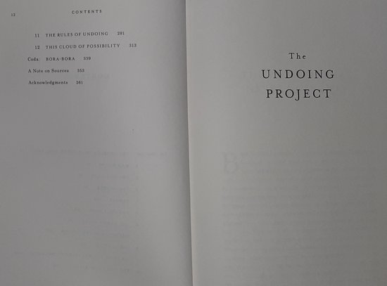 Inhoudsopgave van 'The Undoing Project' op de rechterpagina.