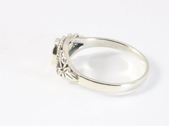 Bague en argent finement travaillée avec nacre - taille 16,5