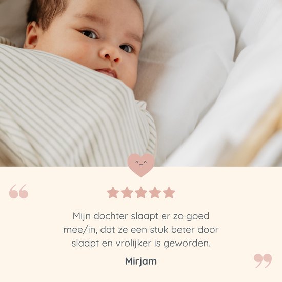 Baby in groen gestreept Puckababy slaapzakje. Met een review van Mirjam.
