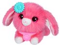 Roze knuffelkonijn met grote ogen, turquoise bloem en roze halsband.