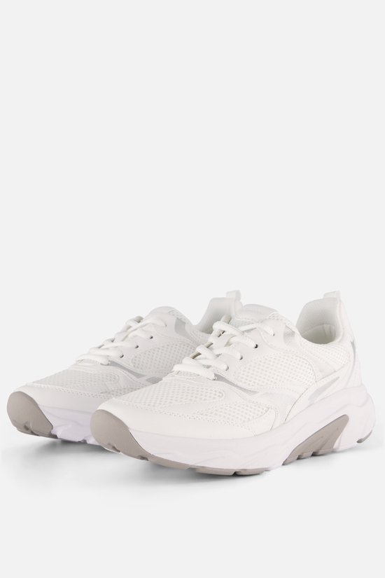 Paar witte Gabor Rollingsoft sneakers van textiel, op witte achtergrond.