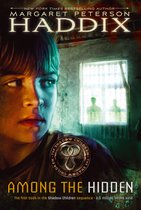 Boekcover 'Among the Hidden' met close-up van een jongen en een raam met schaduwfiguren.