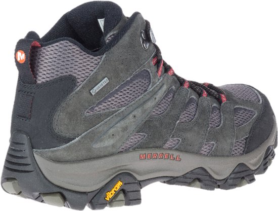 Grijze Merrell wandelschoen met zwarte en rode details, Gore-Tex logo en Vibram zool.