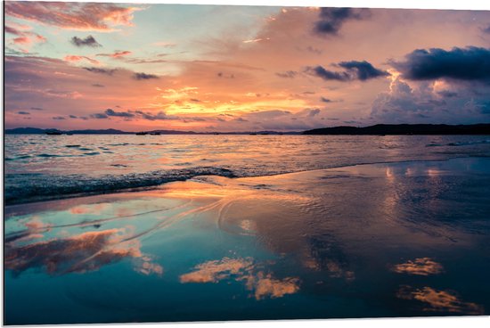 Dibond - Water - Zee - Bootjes - Wolken - Zonsondergang - 90x60 cm Foto op Aluminium (Met Ophangsysteem)