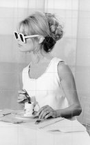 IXXI Brigitte Bardot - Wanddecoratie - Portretten - 100 x 160 cm