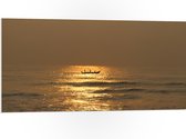 PVC Schuimplaat - Oceaan - Zee - Bootje - Mensen - Zonlicht - 100x50 cm Foto op PVC Schuimplaat (Met Ophangsysteem)