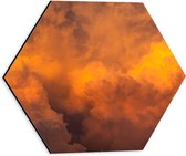 Dibond Hexagon - Oranje Gloed van Zon over de Wolken - 30x26.1 cm Foto op Hexagon (Met Ophangsysteem)