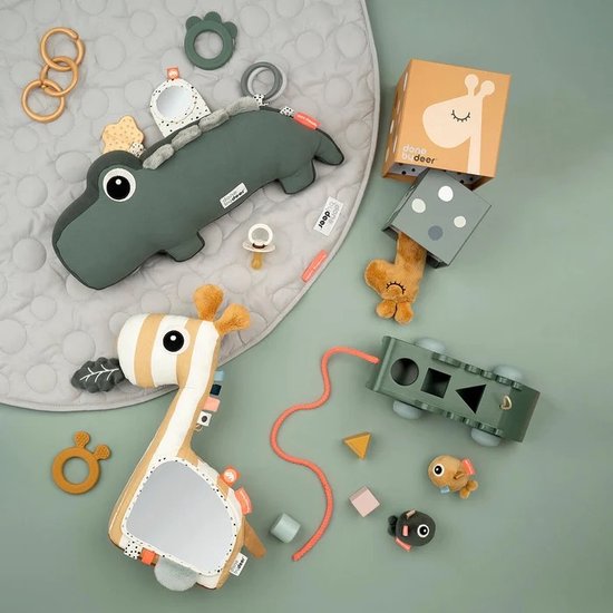 Done By Deer Croco Activiteiten knuffel Powder van Done by Deer — afbeelding 4