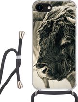 Hoesje met koord Geschikt voor iPhone SE 2020 - Schotse Hooglander - Sneeuw - Horens - Siliconen - Crossbody - Backcover met Koord - Telefoonhoesje met koord - Hoesje met touw