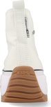 Achterkant van witte hoge canvas sneaker met 'BK British Knights' logo.