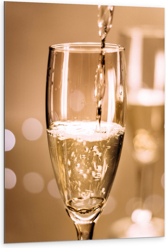 Dibond - Champagne - Drank - Glas - Inschenken - Drinken - Bubbels - 80x120 cm Foto op Aluminium (Met Ophangsysteem)