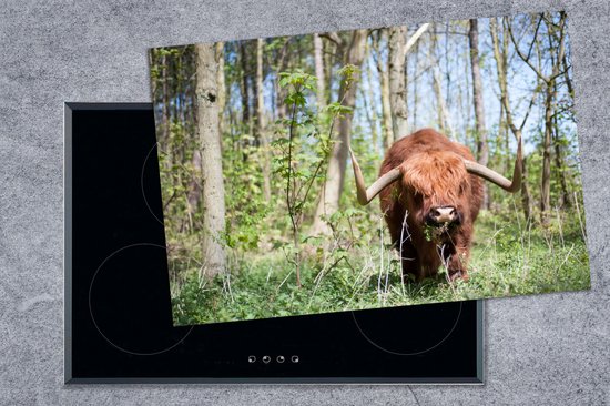 KitchenYeah® Inductie beschermer 78x52 cm - Schotse Hooglander - Bos - Schotse Koe - Kookplaataccessoires - Afdekplaat voor kookplaat - Inductiebeschermer - Inductiemat - Inductieplaat mat