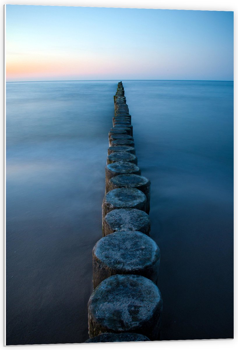 PVC Schuimplaat - Strand - Zand - Zee - Palen - Hout - 60x90 cm Foto op PVC Schuimplaat (M