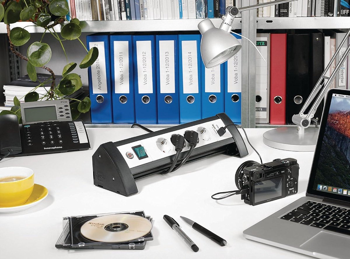 Stekkerdoos 4-voudig met schakelaar voor op bureau - Premium Office-Line - 18 m kabel - 2-voudige USB 3.1 A - Made in Germany - zwart/lichtgrijs.