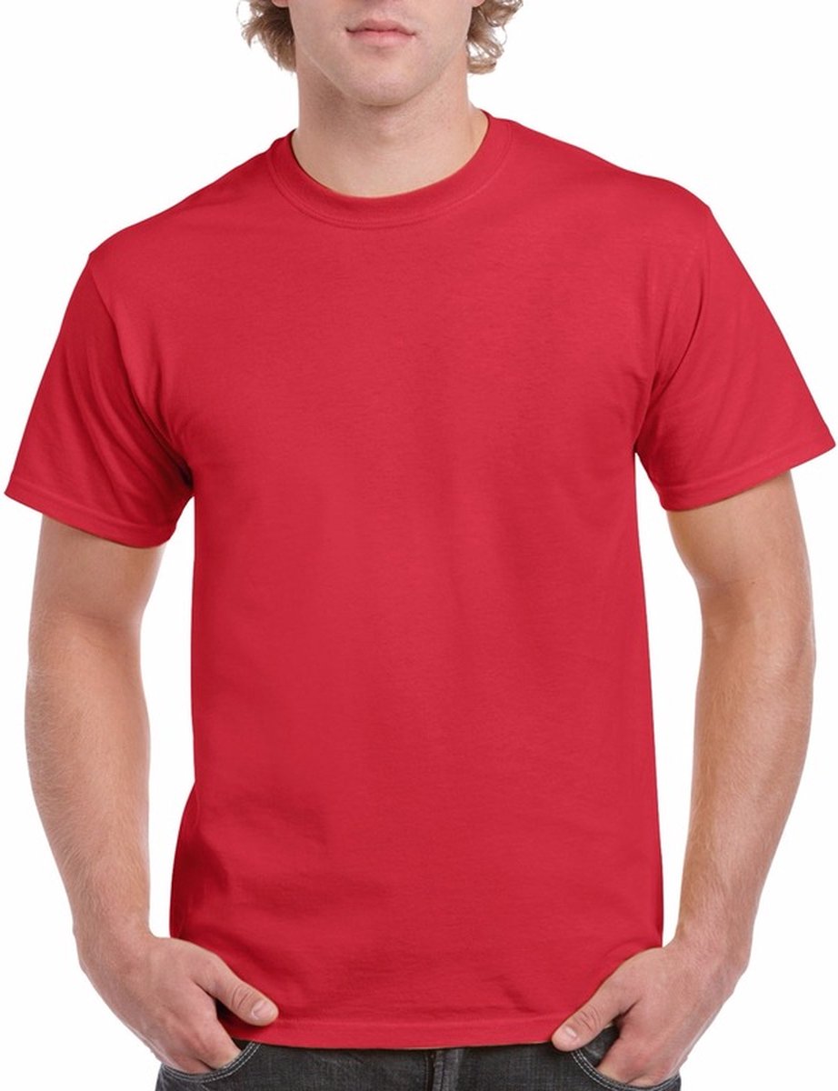 Rood katoenen basic shirt voor volwassenen. Katoenen T-shirt met korte mouwen en een 2 cm hoge ronde hals. Een tijdloos shirt dankzij de royale, comfortabele uitsnede en ruimere mouwen.    Materiaal: 100% katoen, 200 grams kwaliteit. Pasvorm: Comfort, een rechte uitsnede die comfortabel wijd valt. - 0