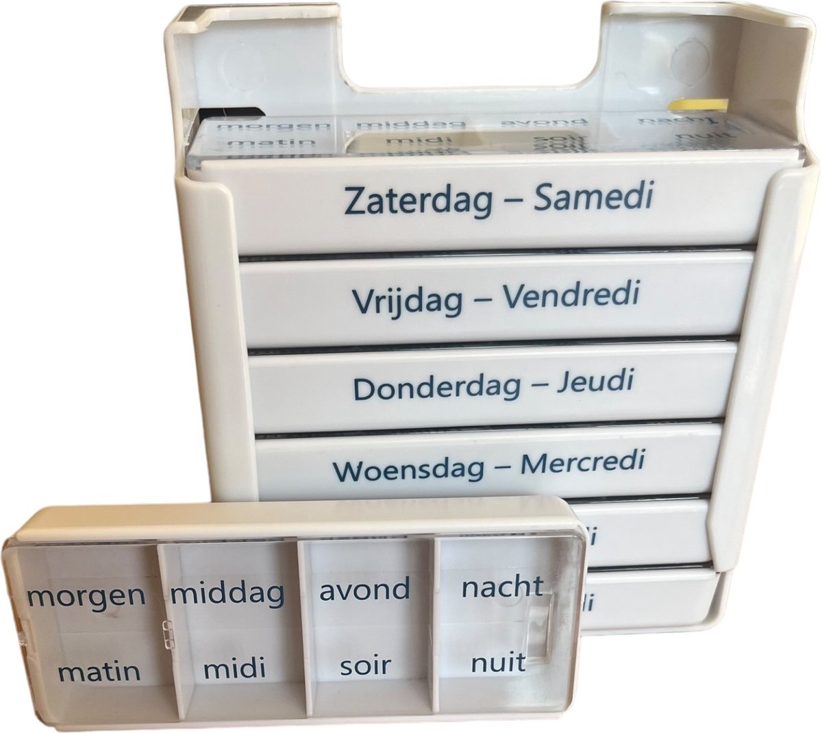 Goedkoopste Medies - pillendoos in het Nederlands en Frans| pillendoos 7 dagen | pillendoosjes | pillendoosjes 7 dagen 4 vakken | pillendoosje week| pillendoosje - 7 aparte dagdelen met makkelijk schuifdeksel - Nederlands/Frans