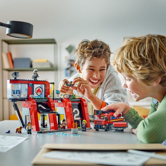 Caserne de pompiers et camion de pompiers LEGO City - 60414