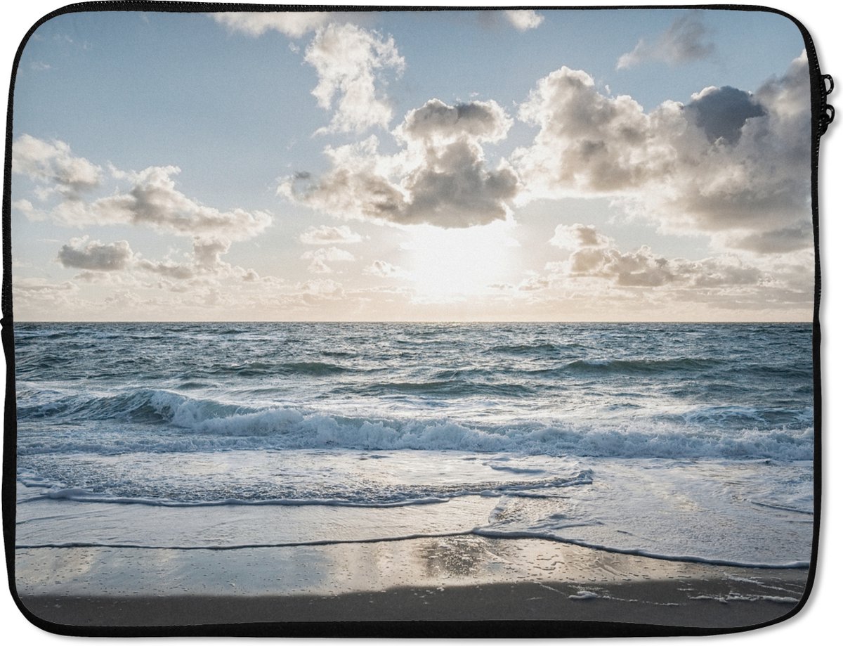 Laptophoes 17 inch - Zee - Wolken - Duitsland - Laptop sleeve - Binnenmaat 41x28 cm - Zwarte achterkant