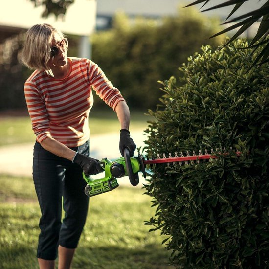 Heggenschaar accu Greenworks G24HTK2 24V Li-Ion 47cm zaaglengte 17mm tandafstand 2800 sneden-min t-vormige handgreep 2Ah accu lader Heggenschaar accu van Greenworks — afbeelding 5