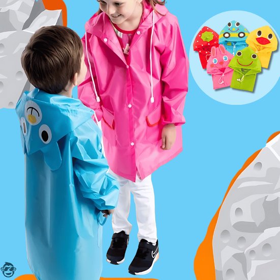 Kinderen in regenponcho's; blauwe met dolfijnenprint, roze en een set met dierenprints.