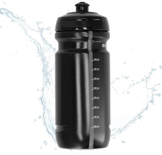 Zwarte, BPA-vrije sportbidon met maatverdeling, omgeven door waterspetters.
