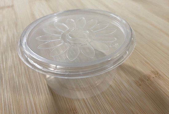 Transparant plastic bakje met deksel met bloemenmotief.