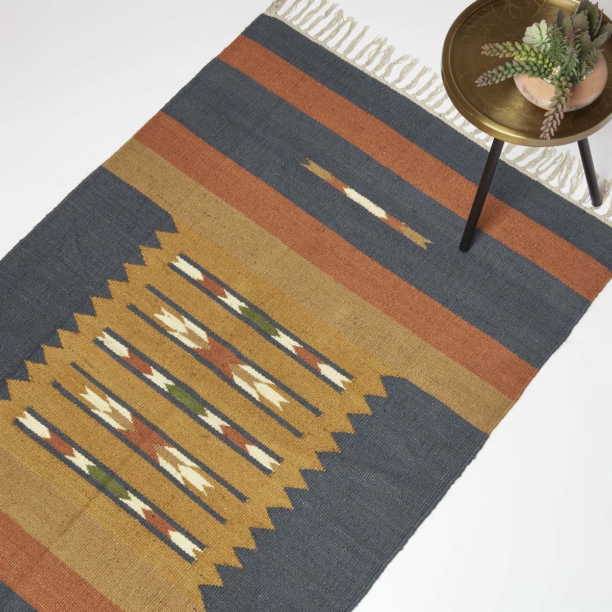 Homescapes handgeweven jute vloerkleed Lundi Blauw - 90 x 150 cm, kelim patroon oranje-blauw