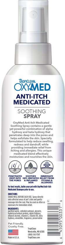 Achterkant van een flesje TropiClean OxyMed Anti-Itch Medicated Soothing Spray met ingrediënten en instructies.