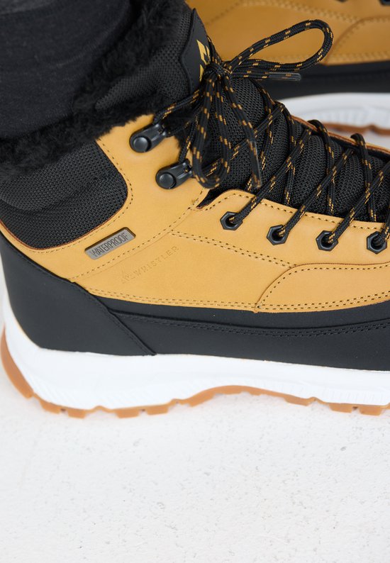 Detailopname van het 'Waterproof' label op de zijkant van de Whistler wandelschoen.