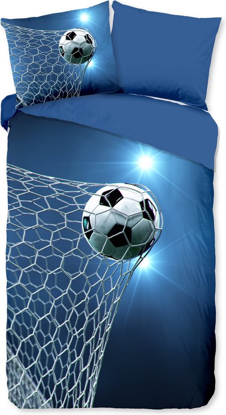 Dekbedovertrek met een voetbal in een net met blauwe gloed en lampen.