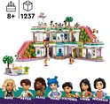 Centre commercial LEGO Friends avec 7 mini-poupées, dont Nova, Petch, Aliya, Irene, Victoria, Lianna et Michelle. À partir de 8 ans.
