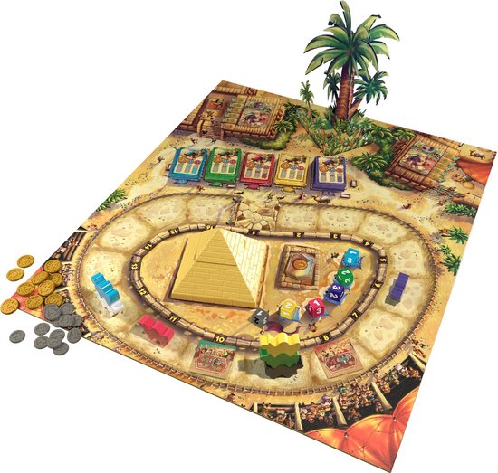 Het bordspel Camel Up, afgebeeld met een piramide, kamelen, speelstukken, munten en kaarten.