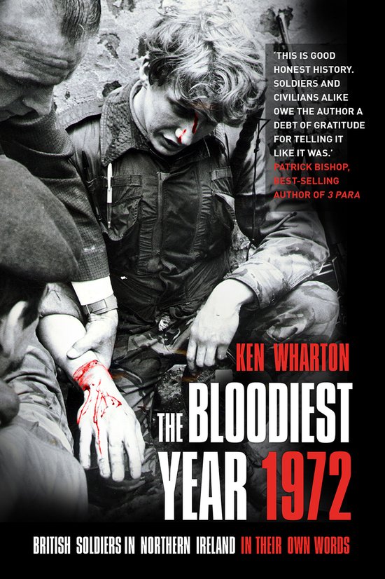 Boekomslag 'The Bloodiest Year 1972' met tekst over Britse soldaten in Noord-Ierland.