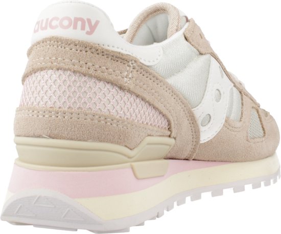 Beige Saucony schoen met roze en witte accenten, mesh en suède.