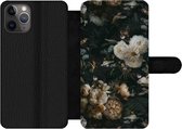 Bookcase Geschikt voor iPhone 11 Pro Max telefoonhoesje - Bloemen - Patronen - Vogel - Met vakjes - Wallet case met magneetsluiting