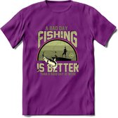 A Bad Day Fishing - Vissen T-Shirt | Groen | Grappig Verjaardag Vis Hobby Cadeau Shirt | Dames - Heren - Unisex | Tshirt Hengelsport Kleding Kado - Paars - L