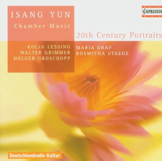 ISANG YUN Chamber Music 20th Century Portraits met Kolja Lessing, Walter Grimmer, Holger Groschopp, Maria Graf, Roswitha Staege. Omslag met waterlelie in oranje en roze tinten.