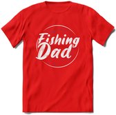 Fishing Dad - Vissen T-Shirt | Paars | Grappig Verjaardag Vis Hobby Cadeau Shirt | Dames - Heren - Unisex | Tshirt Hengelsport Kleding Kado - Rood - M