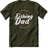 Fishing Dad - Vissen T-Shirt | Oranje | Grappig Verjaardag Vis Hobby Cadeau Shirt | Dames - Heren - Unisex | Tshirt Hengelsport Kleding Kado - Leger Groen - L