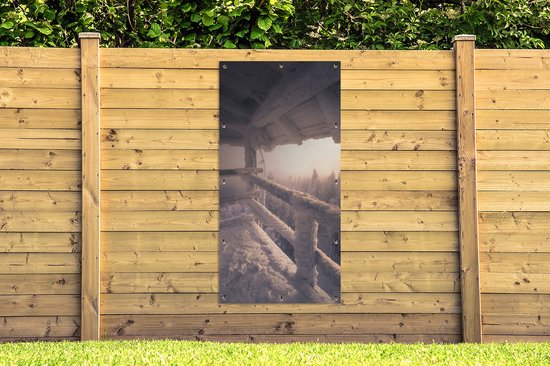 Affiche de clôture Montagne enneigée de Mogielica en Pologne pendant l'hiver - 100x200 cm - Toile de jardin