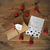 Doosje vol Liefde - Chocolade cadeau - Met wenskaart en chocolade harten - Chocola