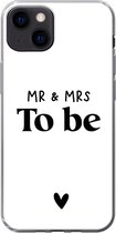 Geschikt voor iPhone 13 hoesje - Quotes - 'Mr & Mrs to be' - Spreuken - Trouwen - Siliconen Telefoonhoesje