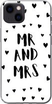 Geschikt voor iPhone 13 mini hoesje - Quotes - 'Mr and Mrs' - Hart - Spreuken - Siliconen Telefoonhoesje